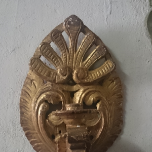 46-Aplique-pared-dorado-portugues Candelero de una luz en forma de Anthemion. S. XIX