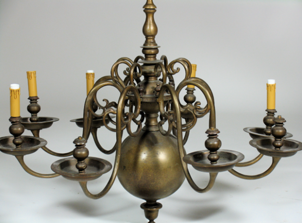 Lámpara de bronce patinado de estilo barroco holandés. Francia